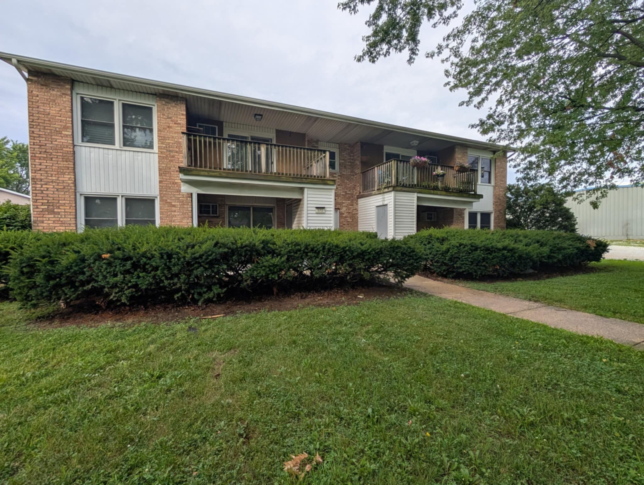172 E Baker St